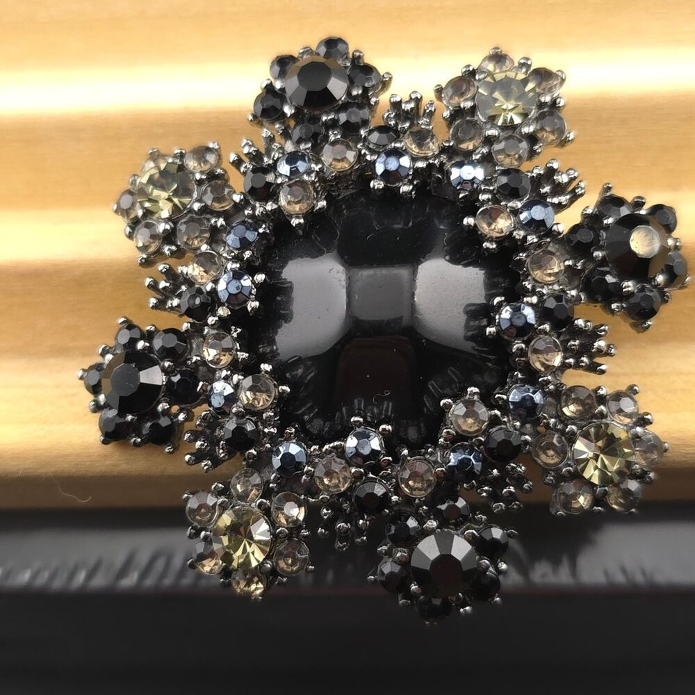 Vintage Black & Clear Rhinestone Floral Brooch 2" Diameter Pin Back - Picture 4 of 6